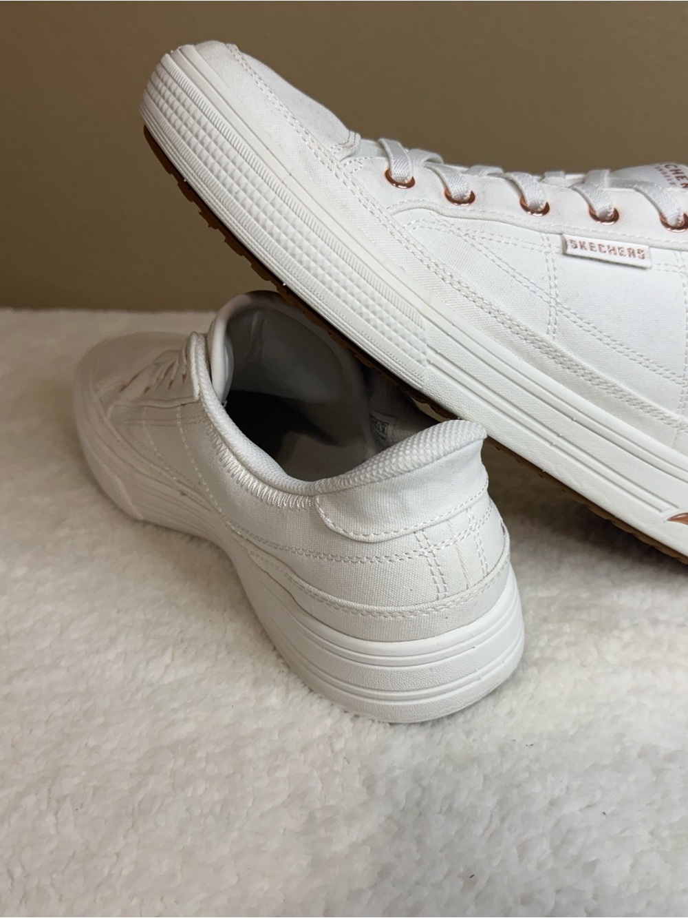 Skechers Slip Ins Women’s White Sneakers with Rose Gold Eyelets - Picture 3 of 8
